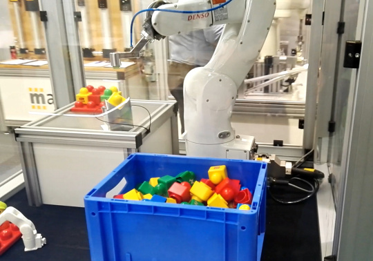 色物ハンドリング用ビンピッキングロボットセル