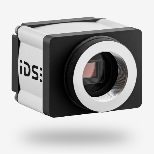 IDS産業用カメラuEye FAの斜め正面写真（IDS ロゴ入り）