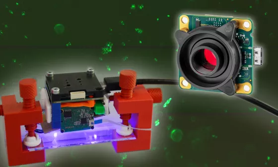 uEye XLE ファミリーのマイクロ流体チップと高解像度 USB3 カメラを搭載した蛍光顕微鏡