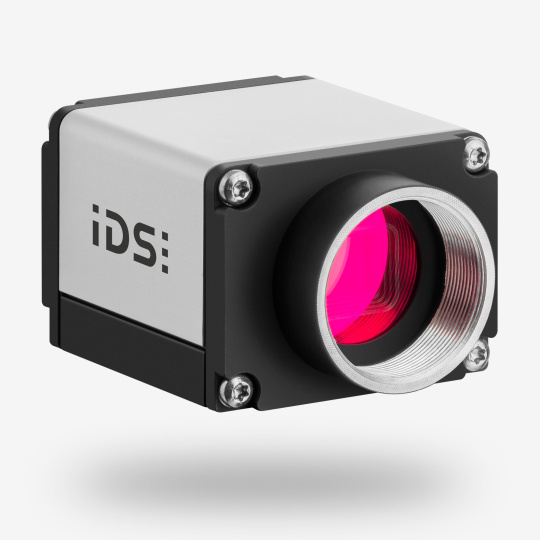 IDS 産業用カメラ uEye SE、斜め正面図、IDS ロゴ入り