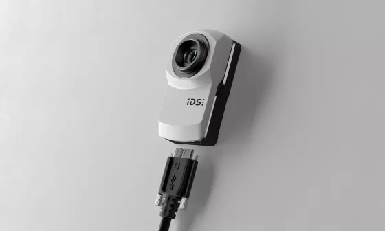 IDS uEye XC オートフォーカスカメラ、接続ケーブル付き