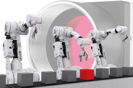 カメラの前に立ち、ベルトコンベアからキューブをつかむロボットのイラスト。