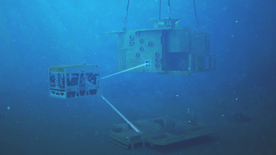 NAV CAM SUBSEA はリモート制御または無人潜水機のナビゲーションとコントロールセンターの役目を果たします。