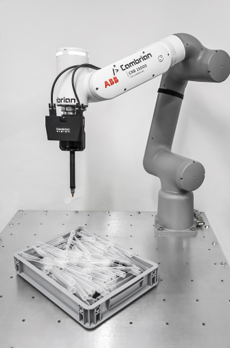 部品認識およびロボットとの通信向けの AI モデルを制御する強力な CPU