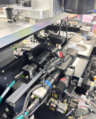IDS uEye産業用カメラを高精度uLEDボンディングシステムに採用し、サブミクロンアライメントを実現