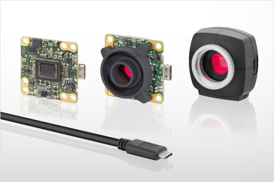 uEye XCカメラは、回路基板、センサー、ハウジングの3つのステップで構成される。前面にUSB Cケーブルがある