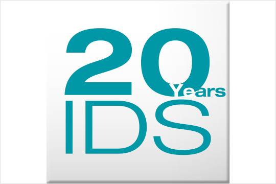 IDS20周年記念ロゴ