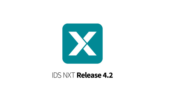 IDS NXT のロゴ： カラー IDS 背景に白の X、リリースバージョン 4.2