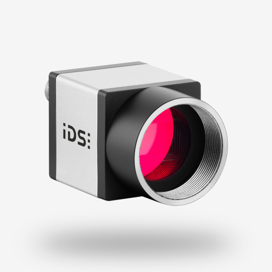IDS産業用カメラuEye CPの斜め正面写真（IDS ロゴ入り）