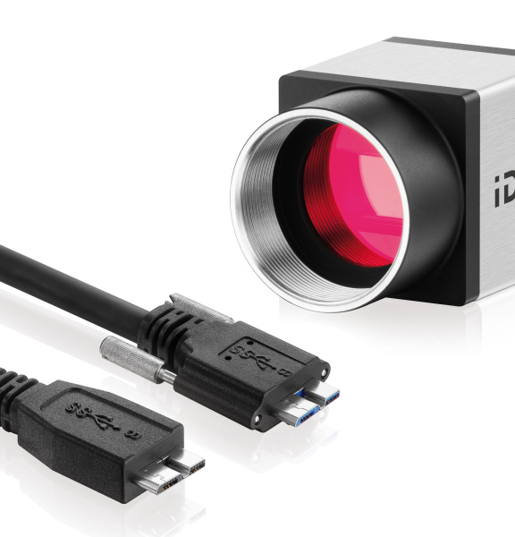 uEye カメラの前に USB 3.0 Mico B コネクターケーブルが 2 本あります。